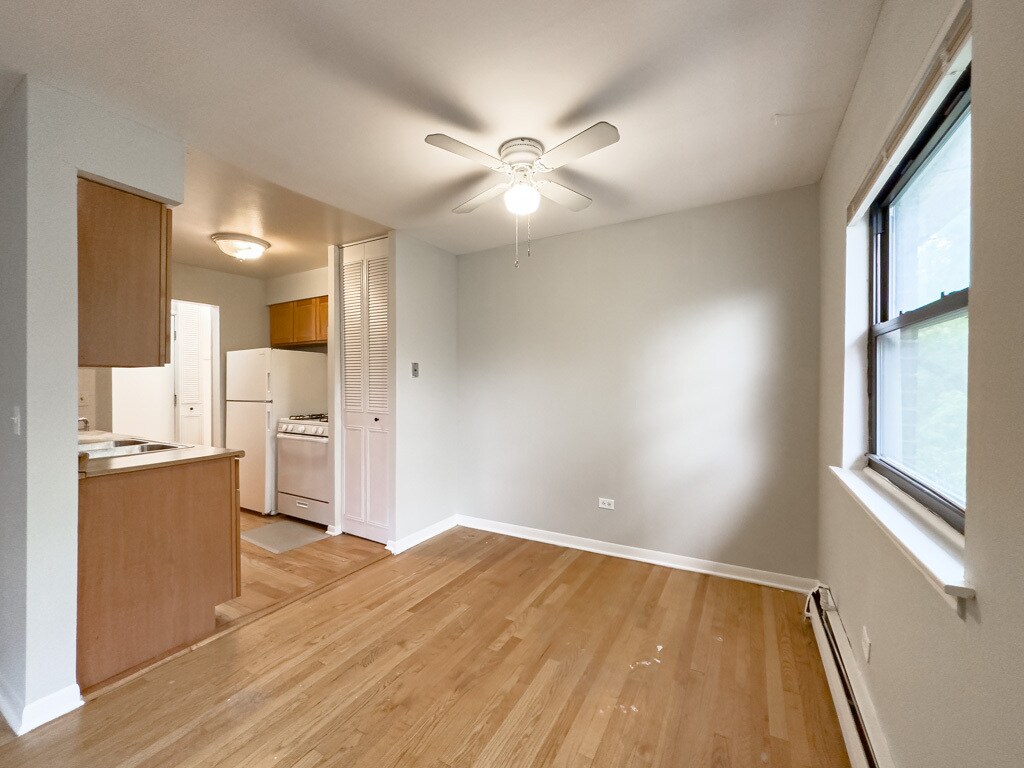 Building Photo - 515 W Briar Pl