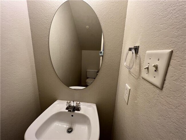 Building Photo - 1612 Inca Dr