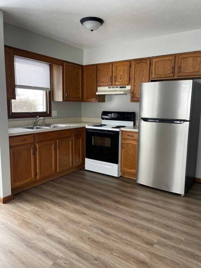 Building Photo - 413 S Harkless Dr