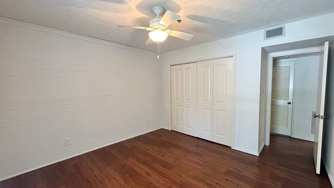 Building Photo - Vinings Run 1 Bedroom Condo, Minutes from ...