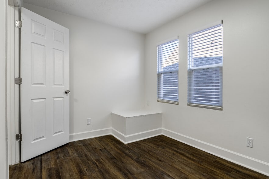 Building Photo - 410 E Beecher St