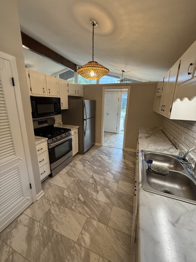 Building Photo - 107 Diamond Dr