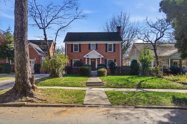 Building Photo - Historic Wesley Heights Home | Walkable to Uptown | 2 Primary Suites