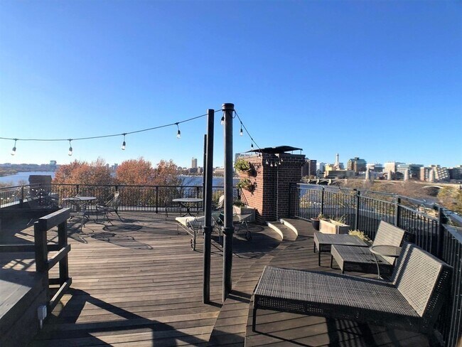 Building Photo - 112 Pinckney St