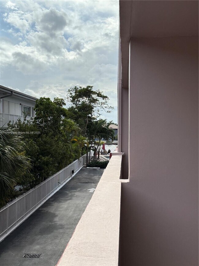 Building Photo - 3161 S Ocean Dr