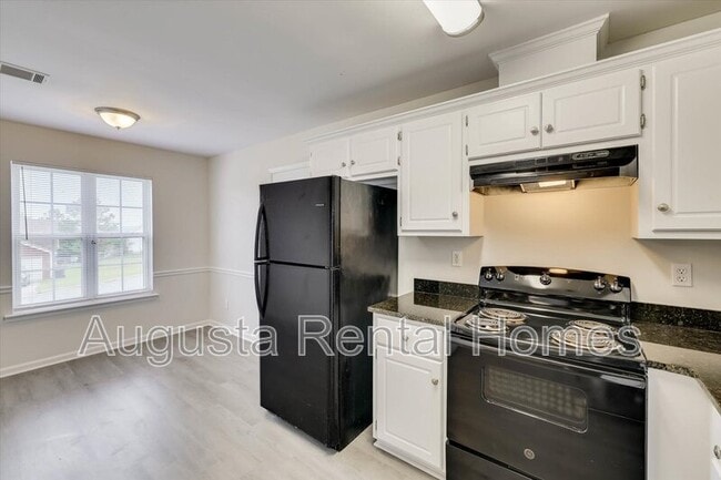 Building Photo - 2824 Cranbrook Dr