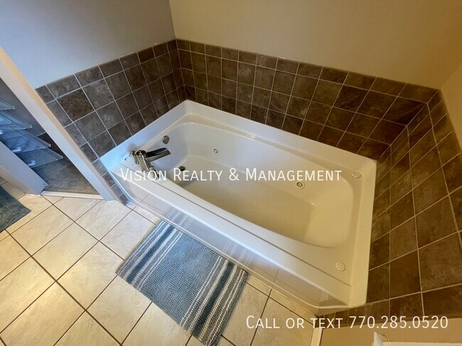 Building Photo - 117 Bascomb Dr