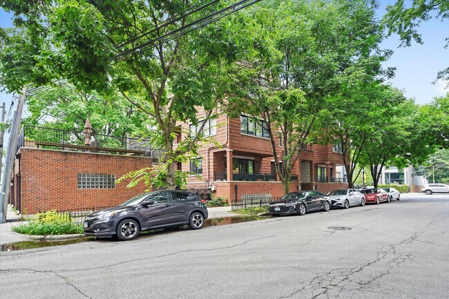 Building Photo - 1952 N Honore St