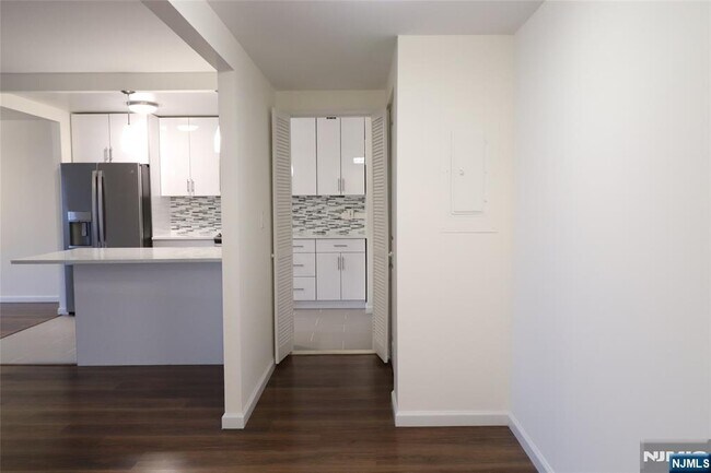 Building Photo - 1600 Center St