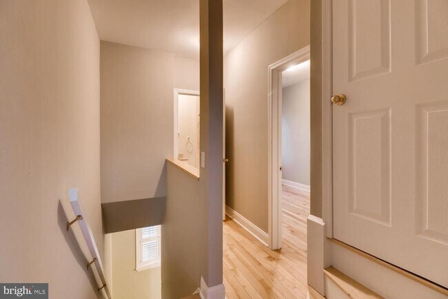 Building Photo - 1020 W Lombard St