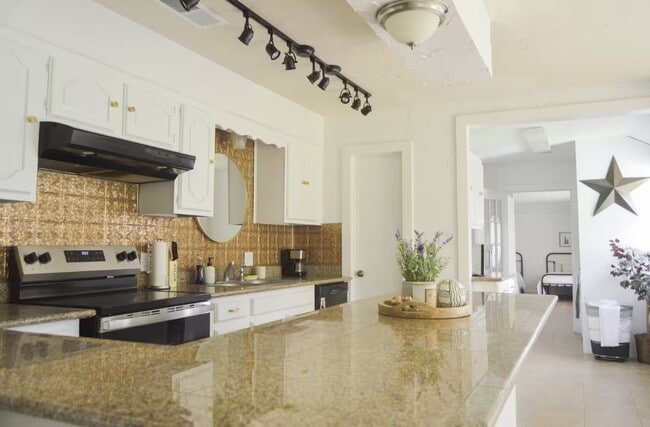 Building Photo - 2369 Apache Dr