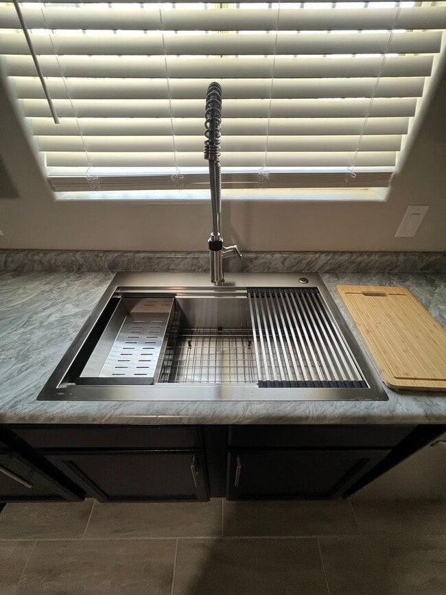 Building Photo - South Phoenix 4 Bed 2 Bath