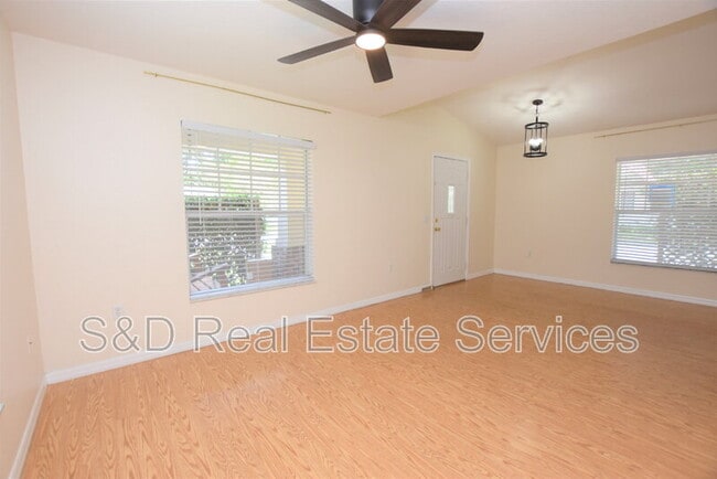 Building Photo - 302 W Belmar St