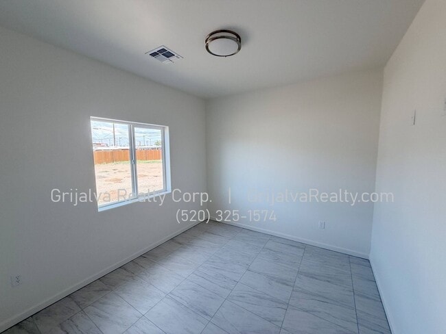 Building Photo - 4509 S 7th Ave