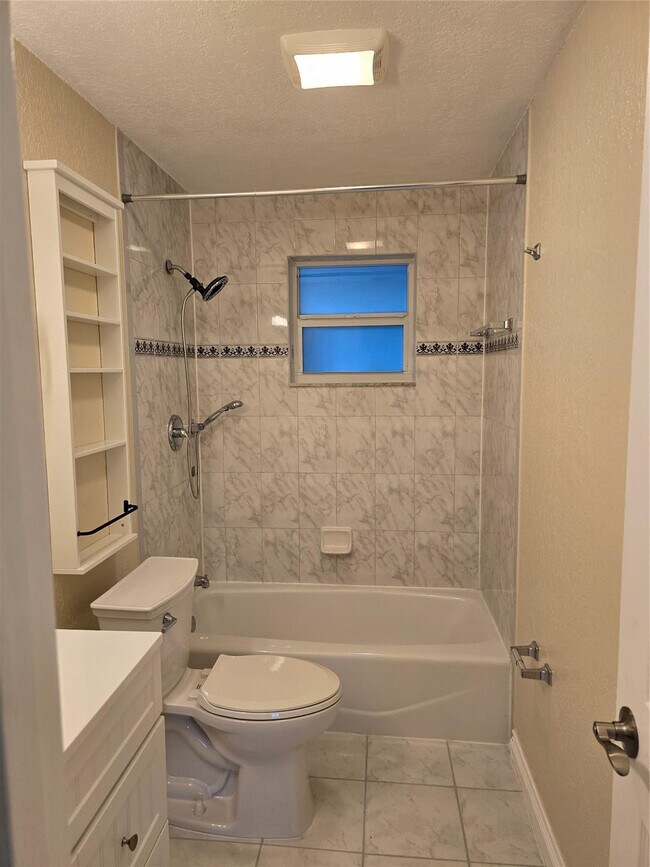 Building Photo - 1749 NW 6th Ave