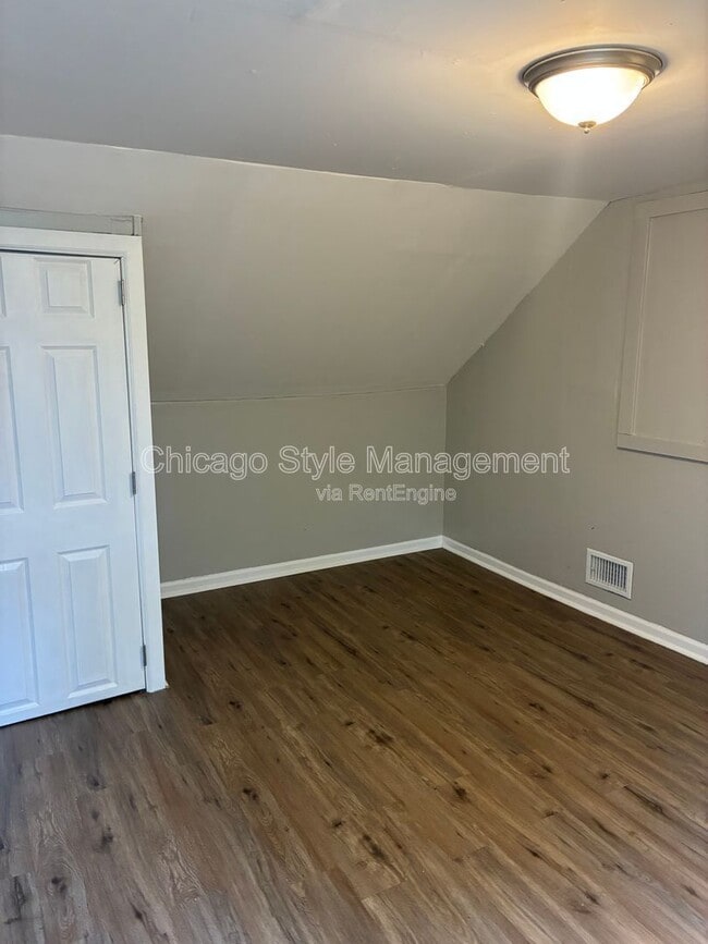 Building Photo - 9713 S Oglesby Ave