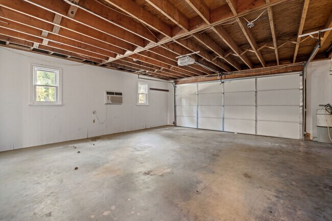 Building Photo - 53 Pine Lake Dr