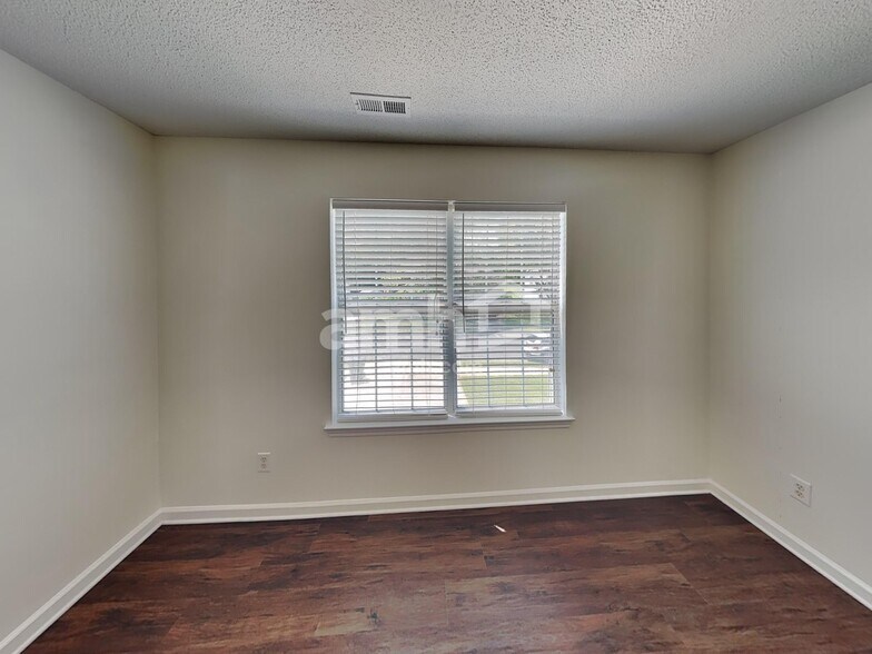 Building Photo - 13700 Kensal Green Dr