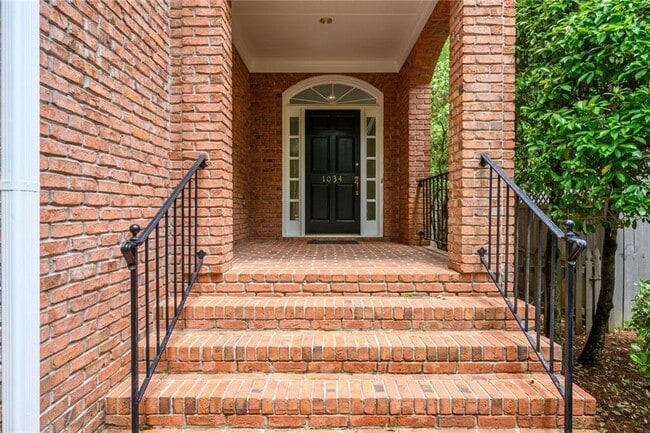 Building Photo - 1034 St James Crossing