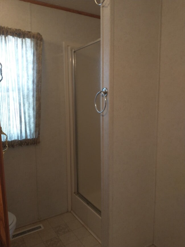 Building Photo - 5420 S View Rd