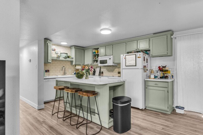 Building Photo - 3876 S Lee Maur St