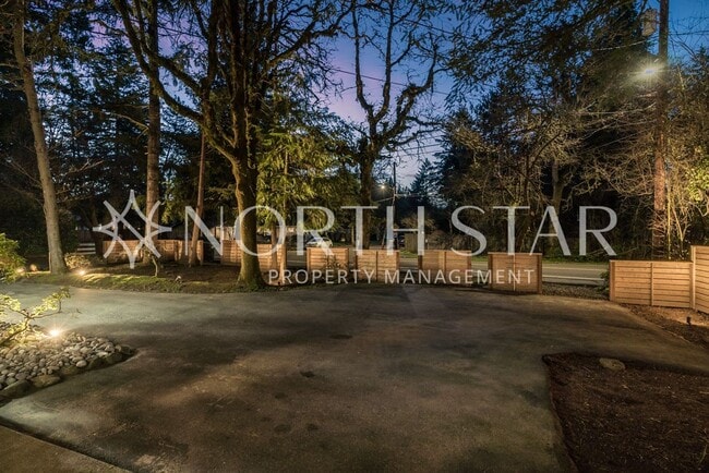 Building Photo - Newly Remodeled Lake Oswego Cottage With Lake Access.