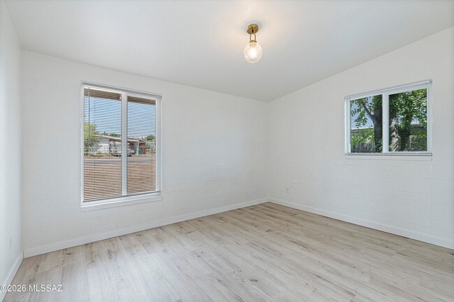 Building Photo - 227 S Ave B
