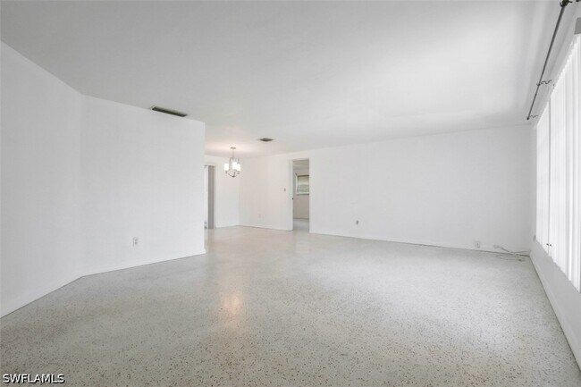 Building Photo - 181 7th St