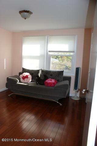 Building Photo - 39 School Rd W