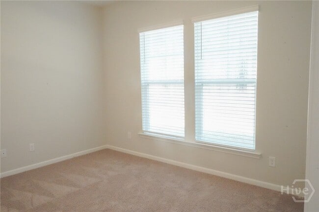 Building Photo - 142 Brookline Dr