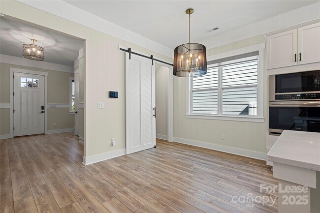 Building Photo - 1109 Masefield Ave