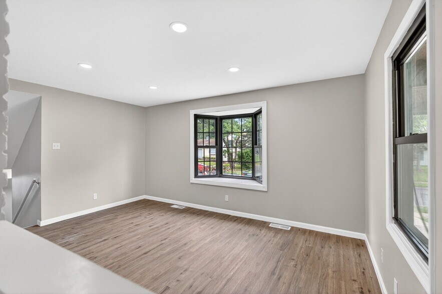 Building Photo - 2390 Teakwood Manor Dr
