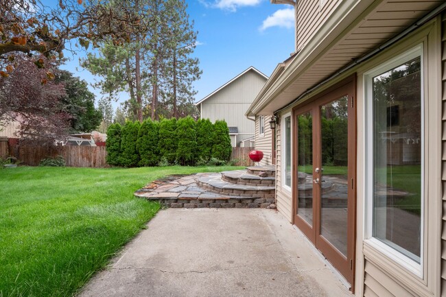 Building Photo - Spacious 5 Bed 3 Bath Home north Spokane w...