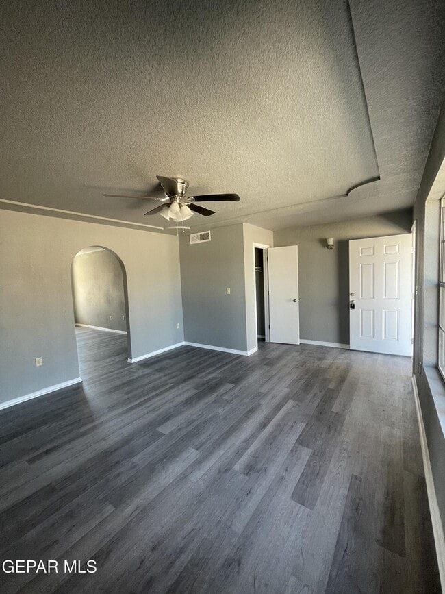 Building Photo - 1716 Dean Martin Dr