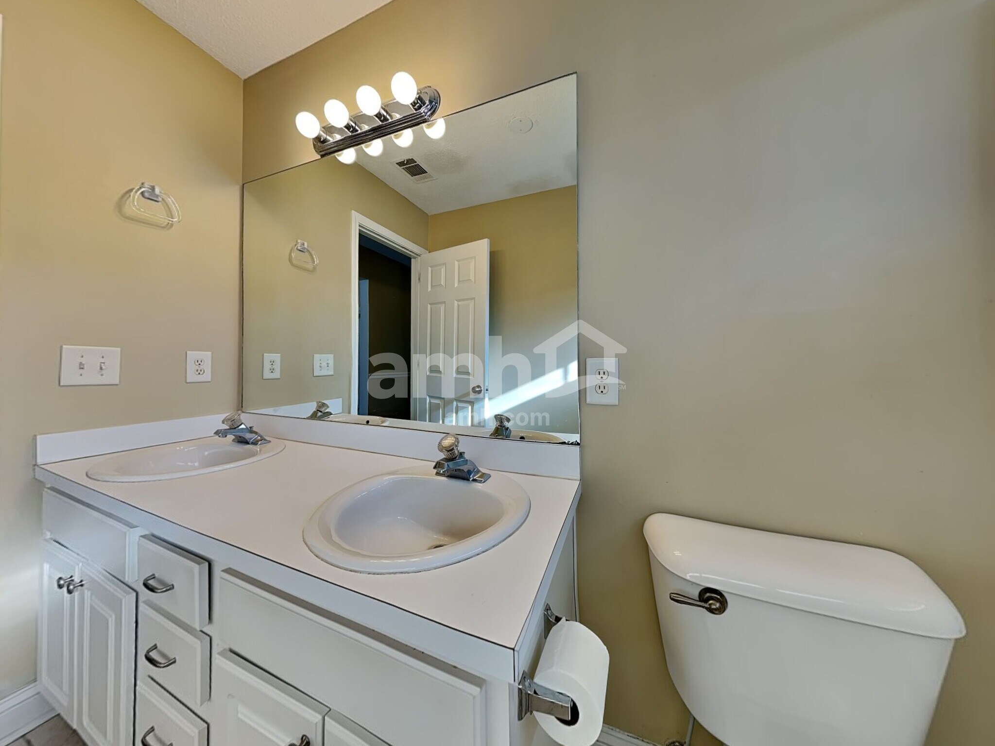 Building Photo - 738 Laurel Hill Cir