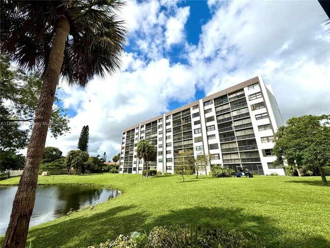 Building Photo - 1266 S Military Trail