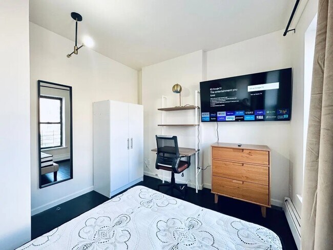 Building Photo - Furnished room/NOT APARTMENT