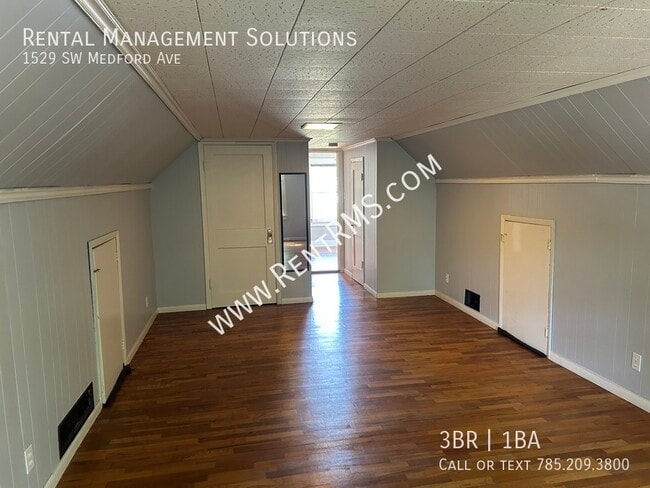 Building Photo - 1529 SW Medford Ave