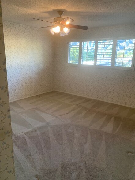 Master bedroom - 11004 Tinker Ave