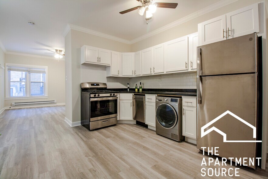 Building Photo - 730 W Roscoe St