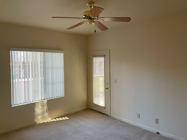 Building Photo - South Reno Tanamera Two Bedroom Upstairs Condo