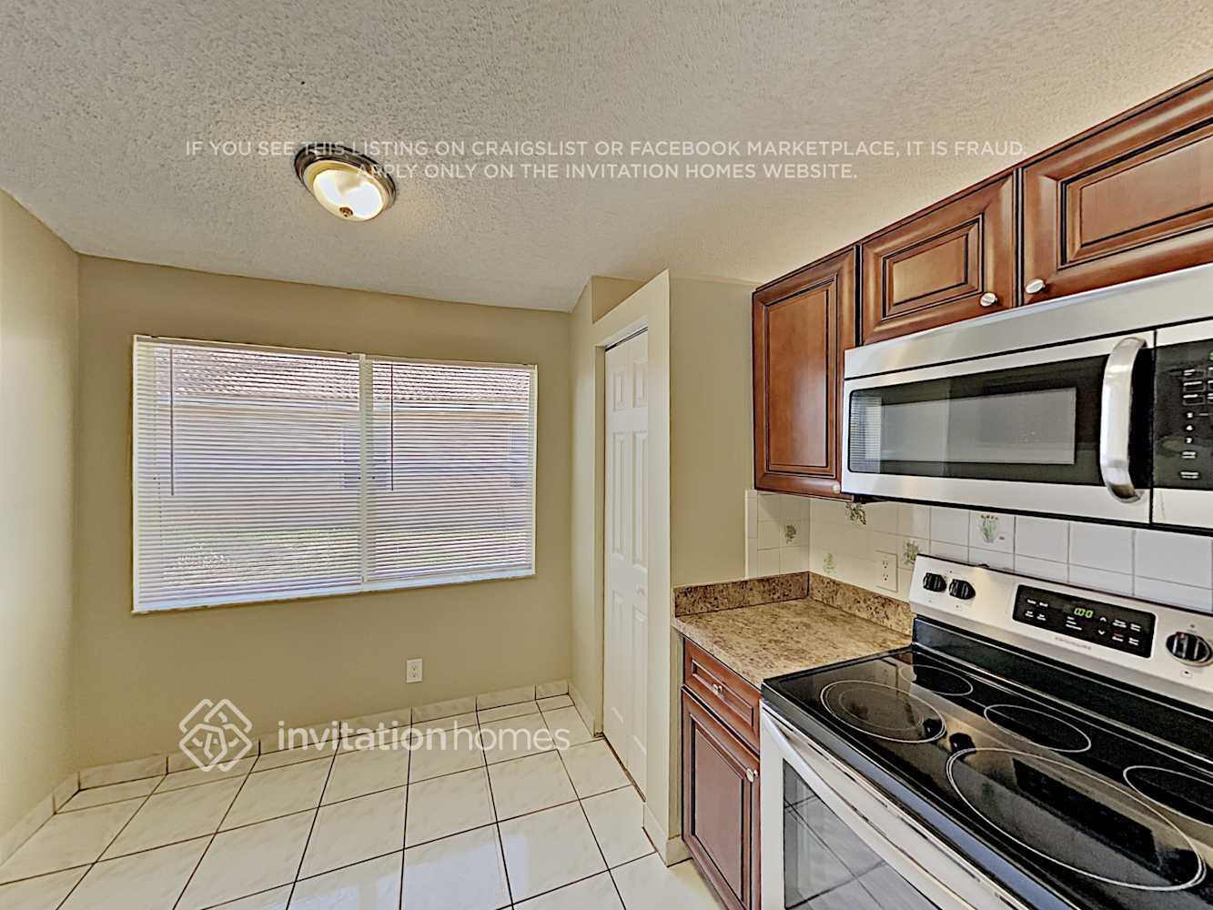 Building Photo - 8640 Tourmaline Blvd