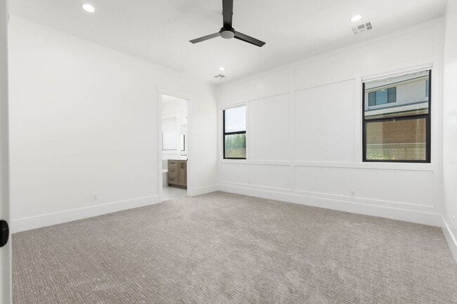 Building Photo - Beautiful 5 bed | 4 Bath | 3 Car Garage