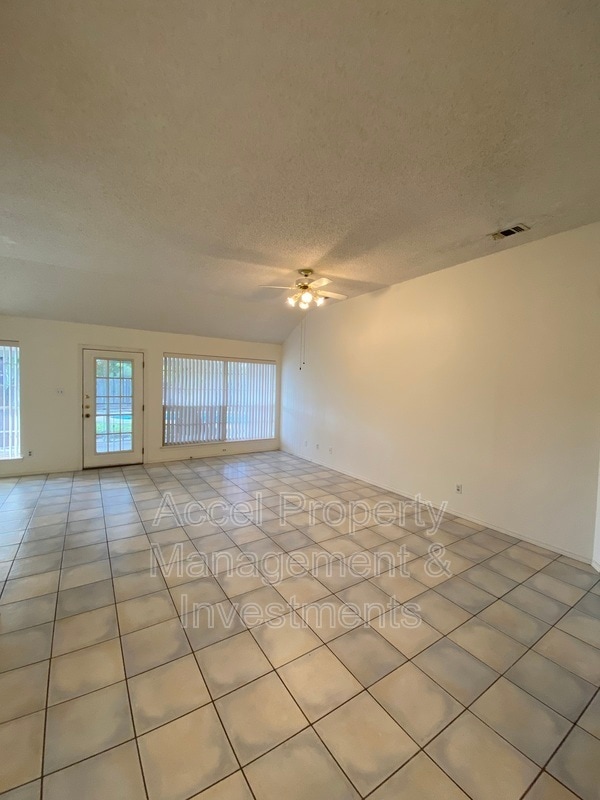 Building Photo - 6617 N 40th St
