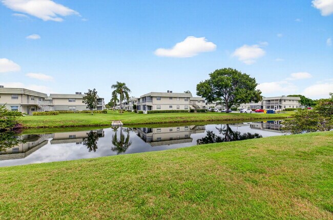 Building Photo - 359 Saxony Trail