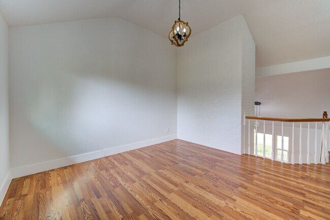 Building Photo - 19403 Lake Hollow Ln