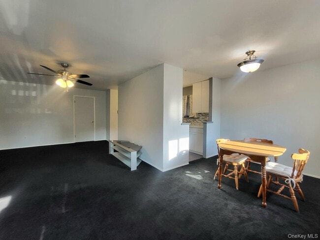 Building Photo - 128 Sycamore Dr