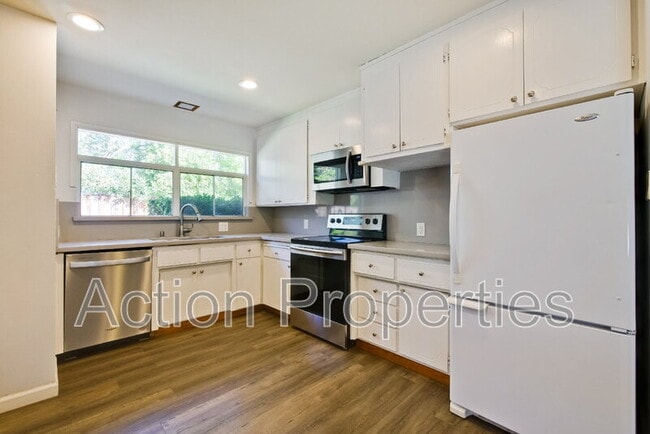 Building Photo - 1034 Tulane Dr