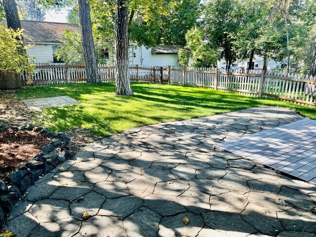 Building Photo - Charming South Hill Home