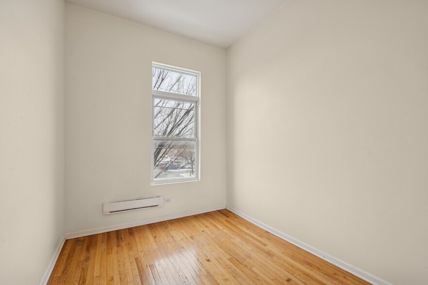 Building Photo - 2712 W North Ave